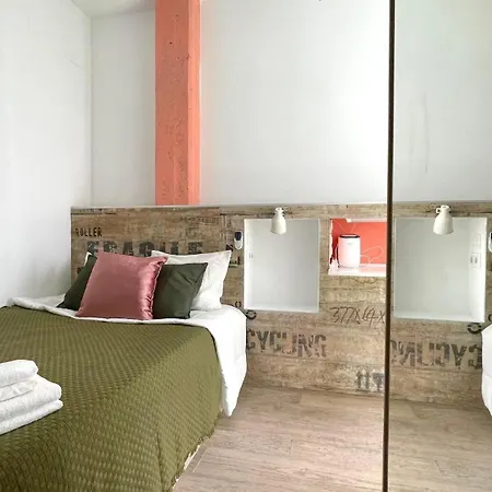 Own Courtyard And 10 Minutes From The By Bici Apartment *